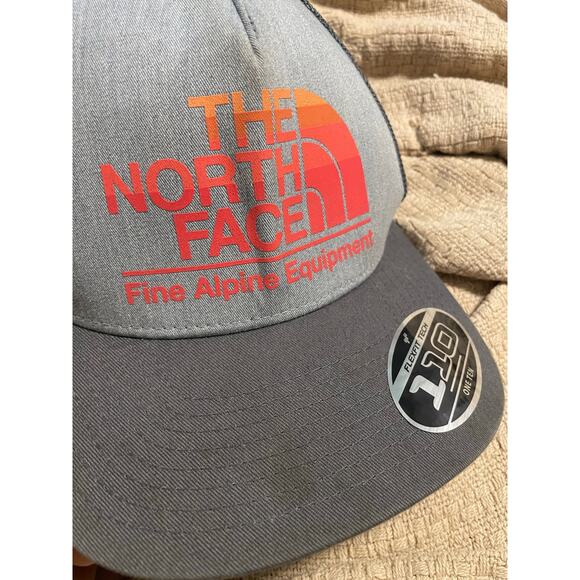 The North Face snap back gray and black trucker hat unisex one size - Picture 2 of 5